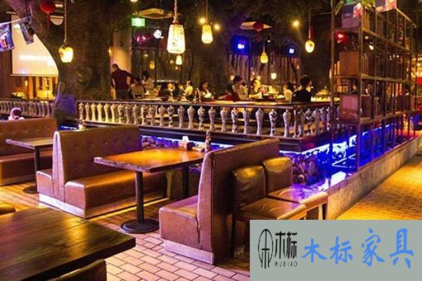 酒吧椅設(shè)計特點(diǎn)有哪些要求？年輕人都喜歡去酒吧嗎？ 